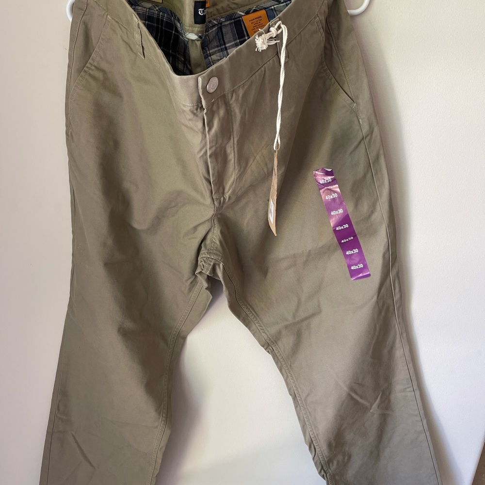Men’s kaki jeans 40 waist 39 inseam new with tags